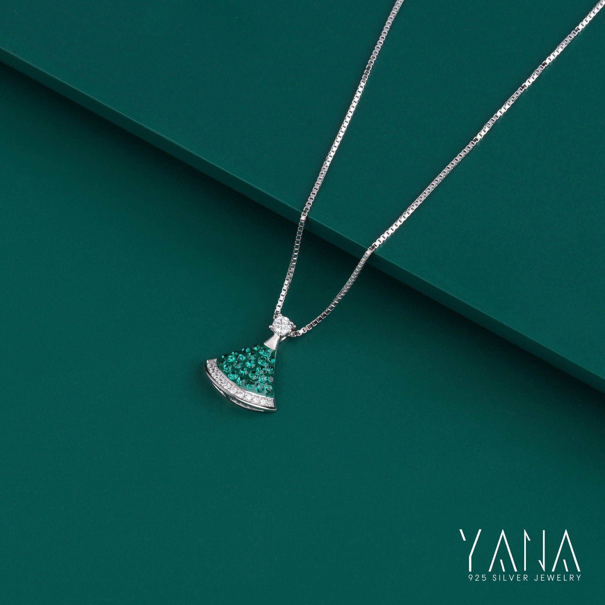 Women's Divas' Dream Shell Shape Green Diamond Necklace In 925 Silver - YANA SILVER